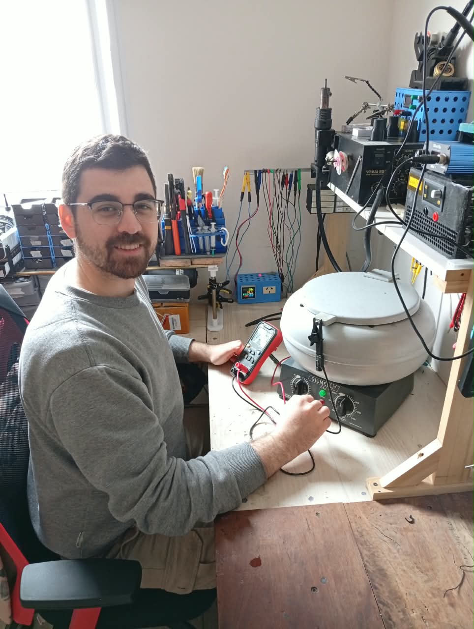 Taller e instrumental de medición de Vincelect Ingeniería en Santa Fe